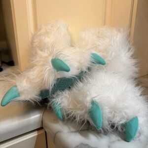 Lazy One Fuzzy Monster Slippers Women’s L 5–8 or Men’s 4-7 Cozy Non-Slip